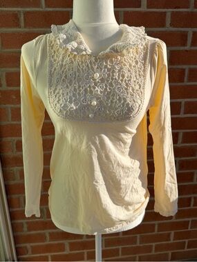 Peter Pan collar cream top